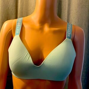 Victoria’s Secret
Bra size 34D 
Lightly lined wireless